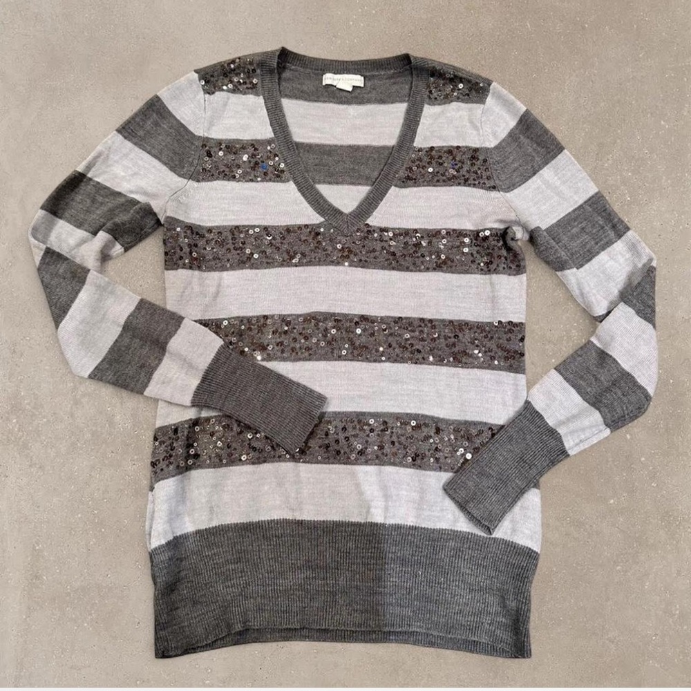 New York & Company Gray Sequin V-Neck Sweater